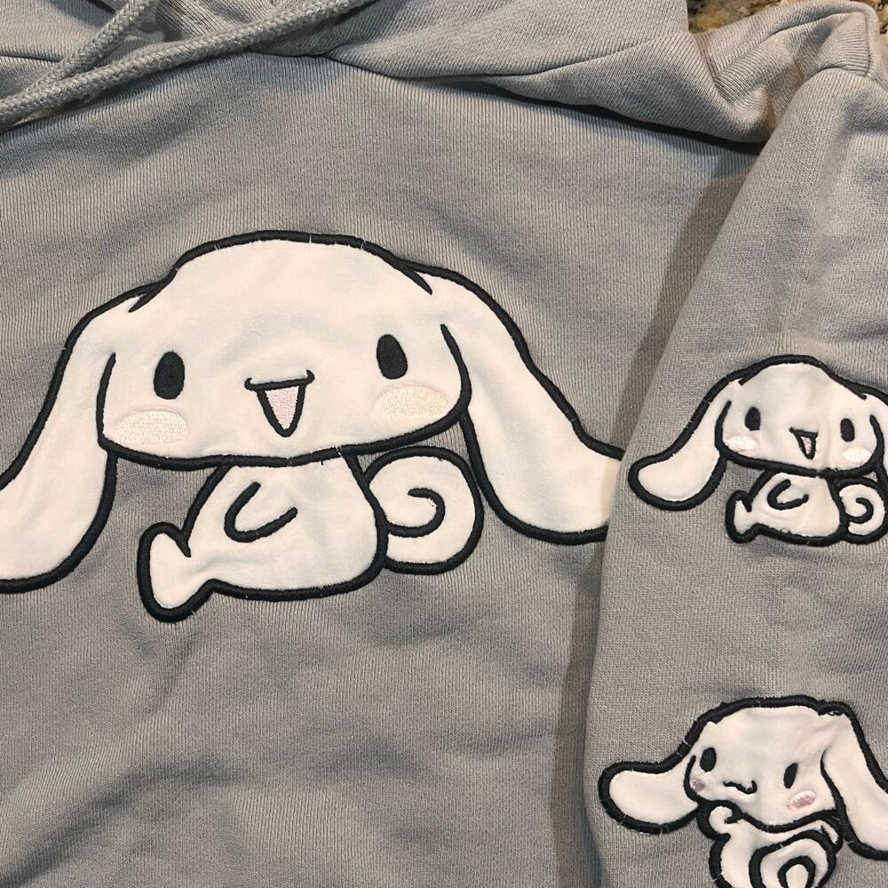 Hello Kitty Forever 21 Women XS Grey Pullover Hooded Cropped Sweater Cinnamoroll